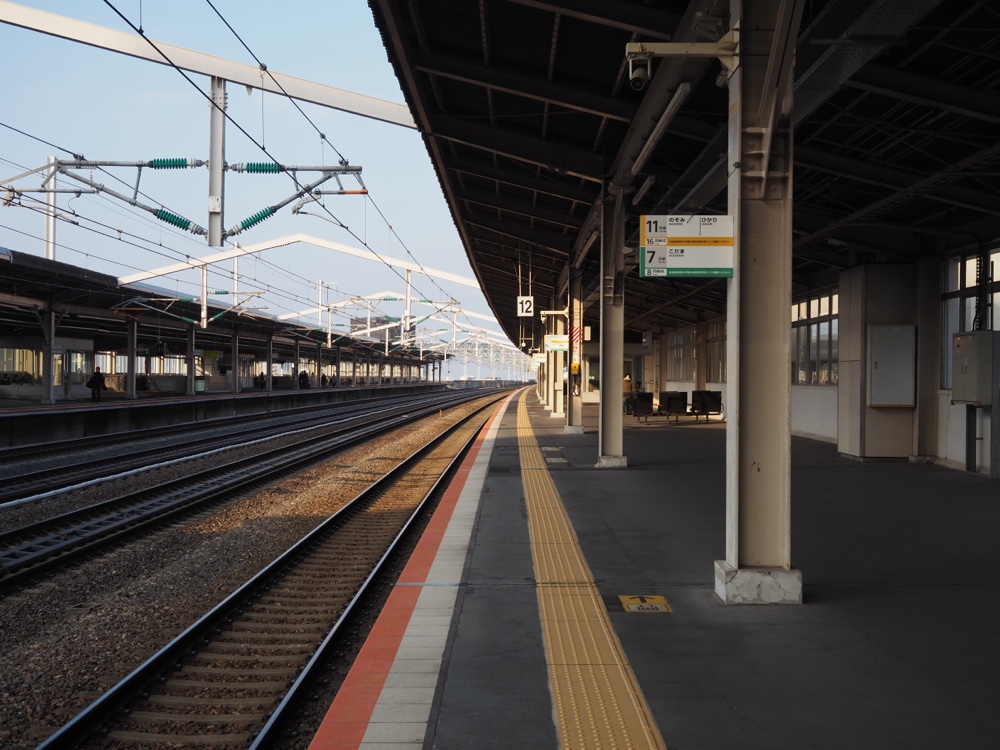 新幹線の西明石駅上りホーム